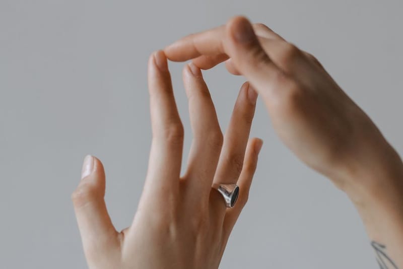 A slim smart ring representing the Circular Ring Slim